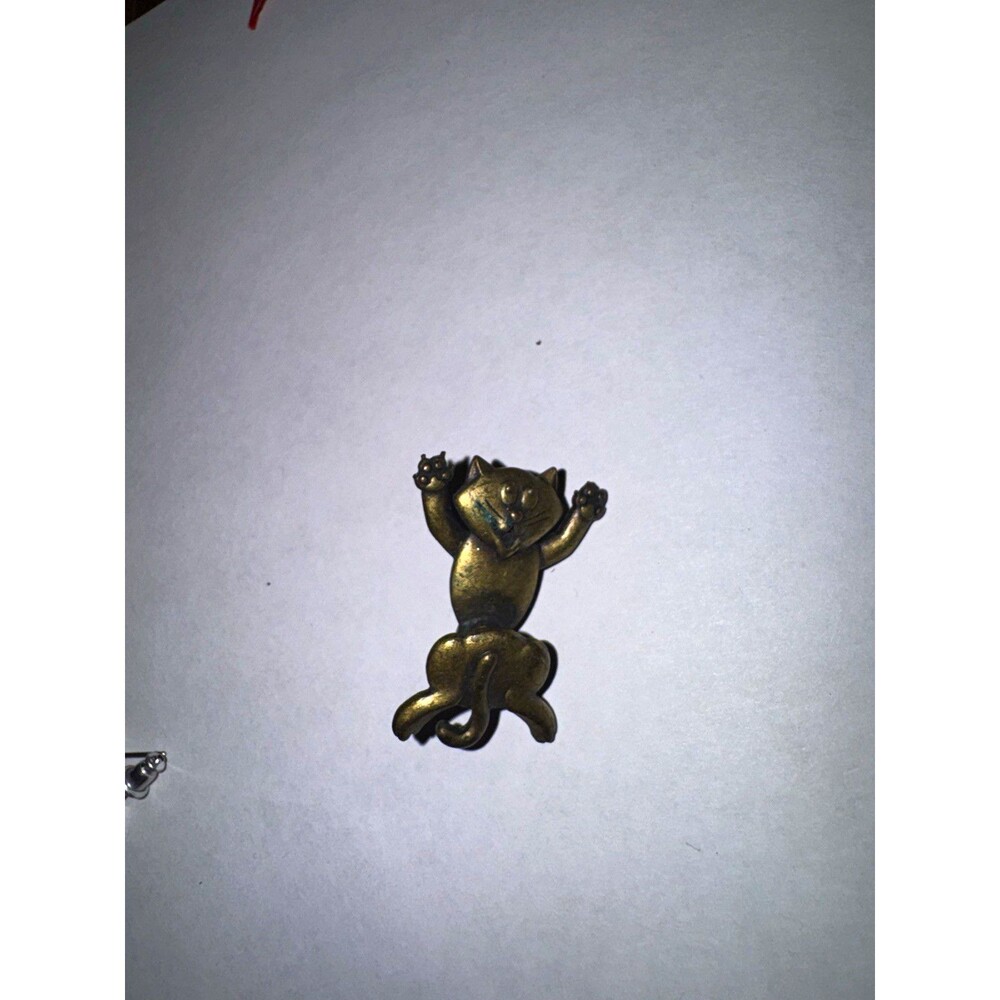 Gold Tone Metal Cat Pin Brooch No Stone Animal Raised Arms Vintage Style JJ